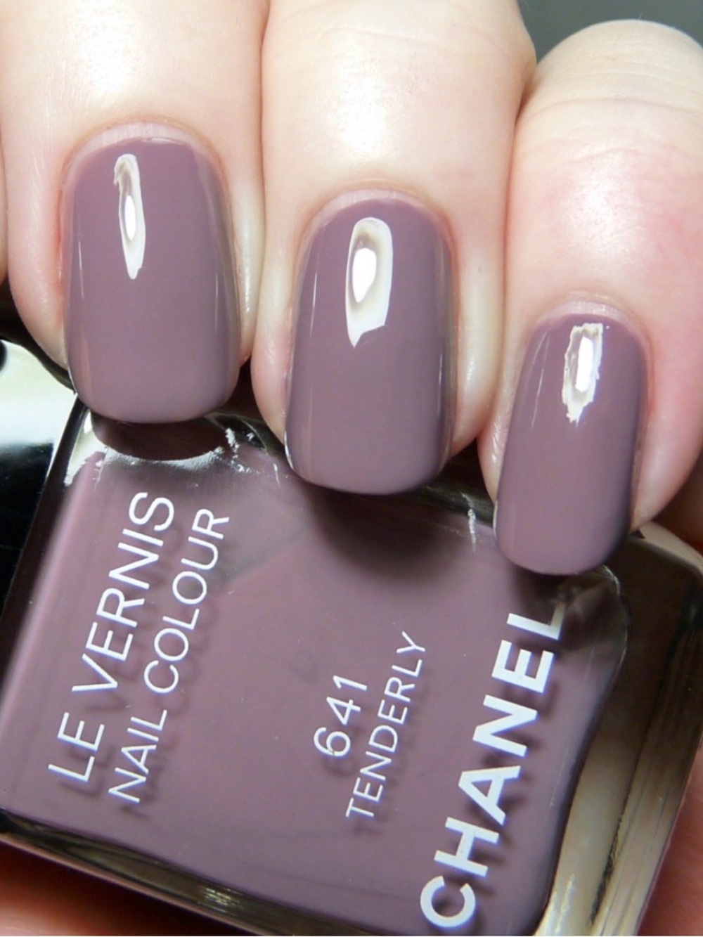 CHANEL Le Vernis Nail Colour in TENDERLY
#641 Lilac/Gray NEW & Discontinued